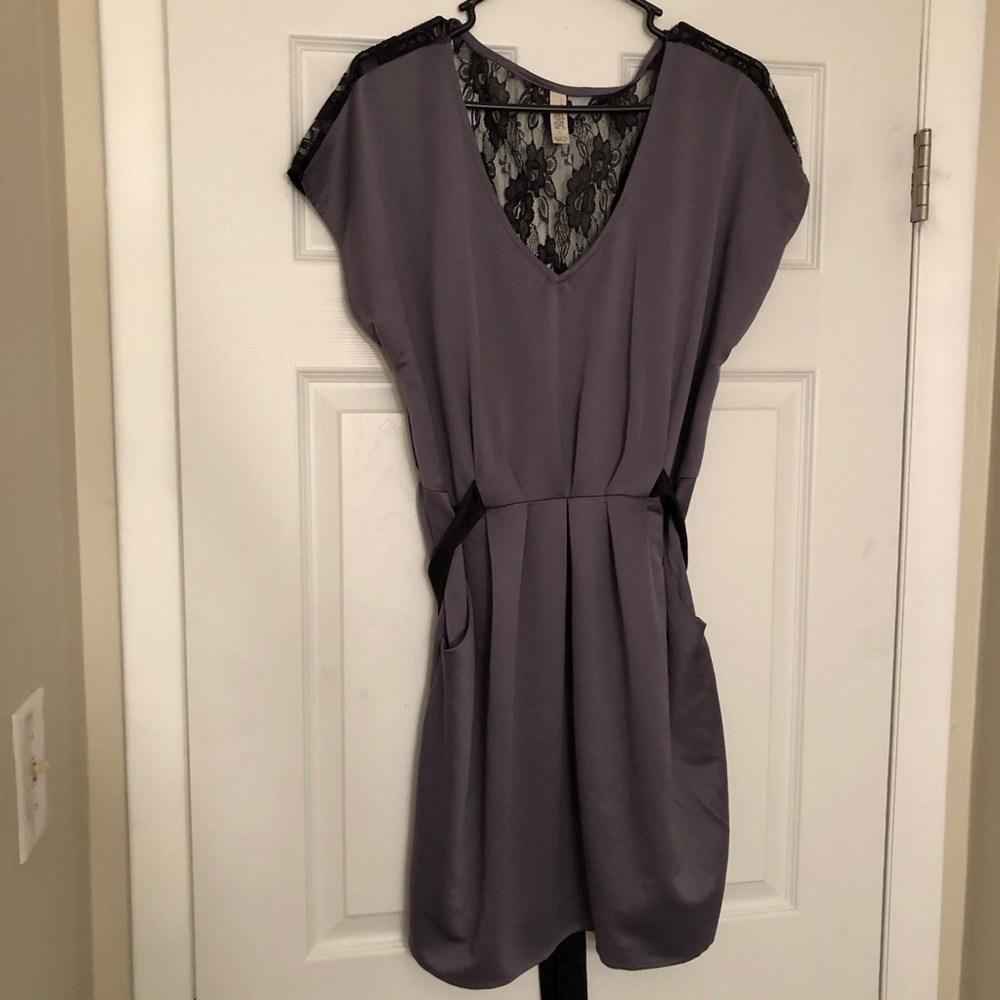 MOVING MAKE AN OFFER 🚛 Grey and Black Lace Dress